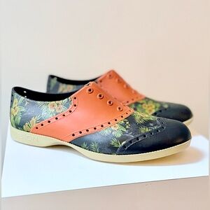 BNWOT! BIION - Oxford Golf Shoes - Luau Pattern